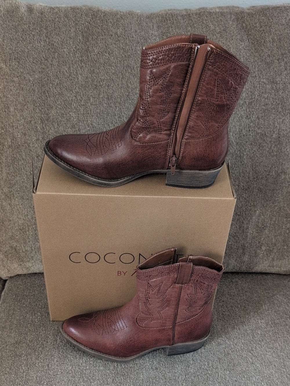 Coconuts by Matisse Dark Brown Western Zip Ankle Booties Brand New